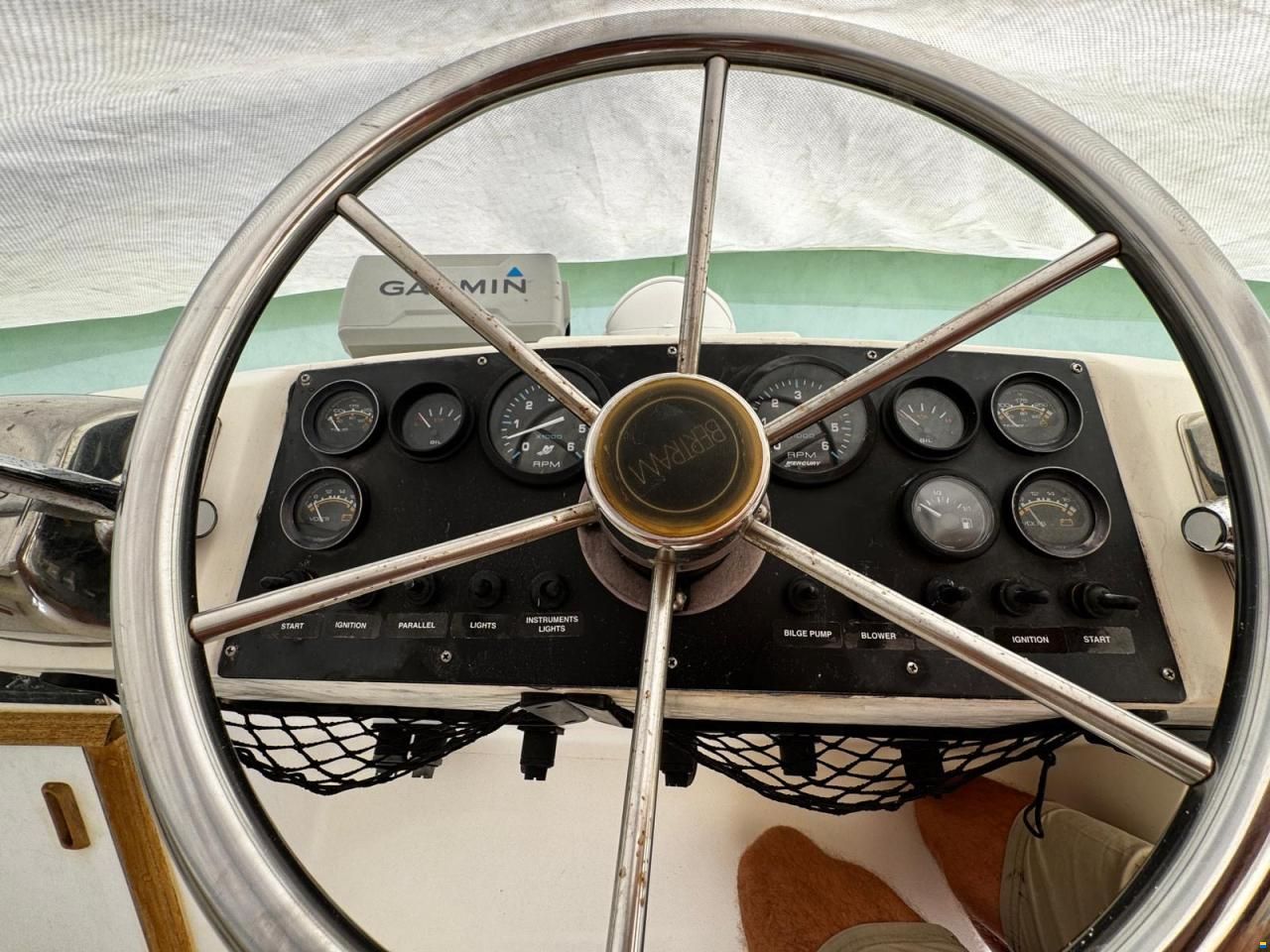 Bertram 28 Fly