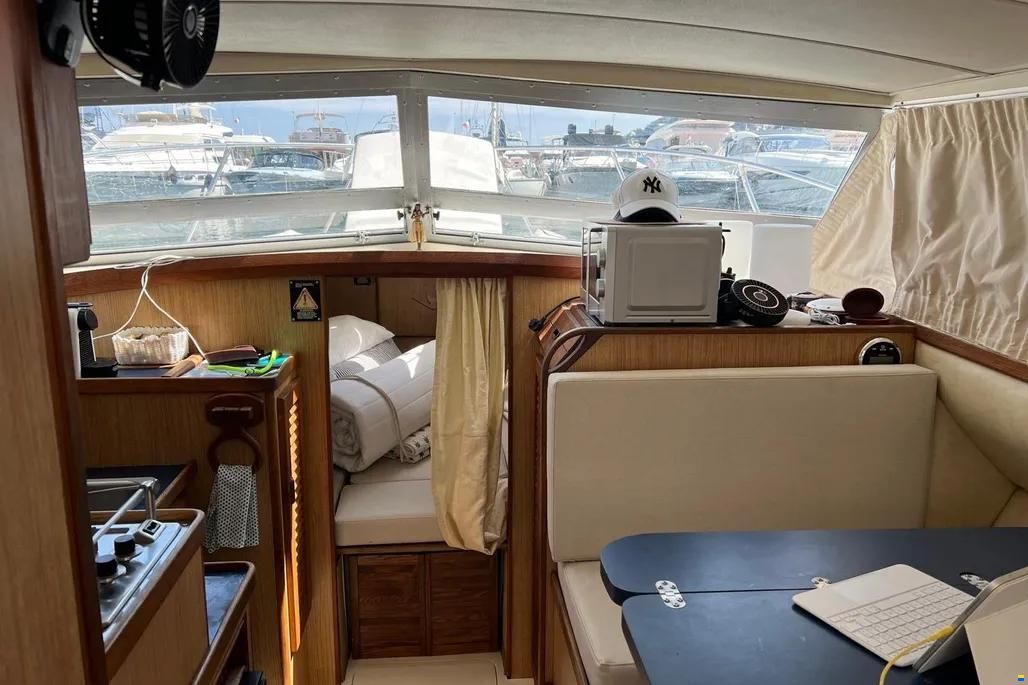 Bertram 28 Fly