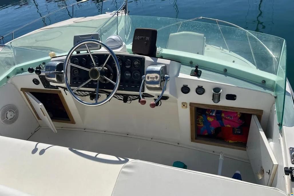 Bertram 28 Fly