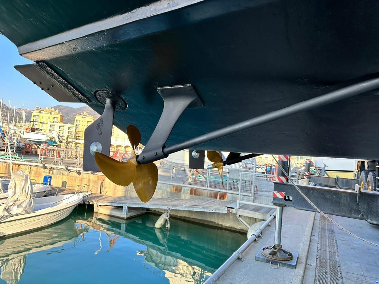 Bertram 28 Fly