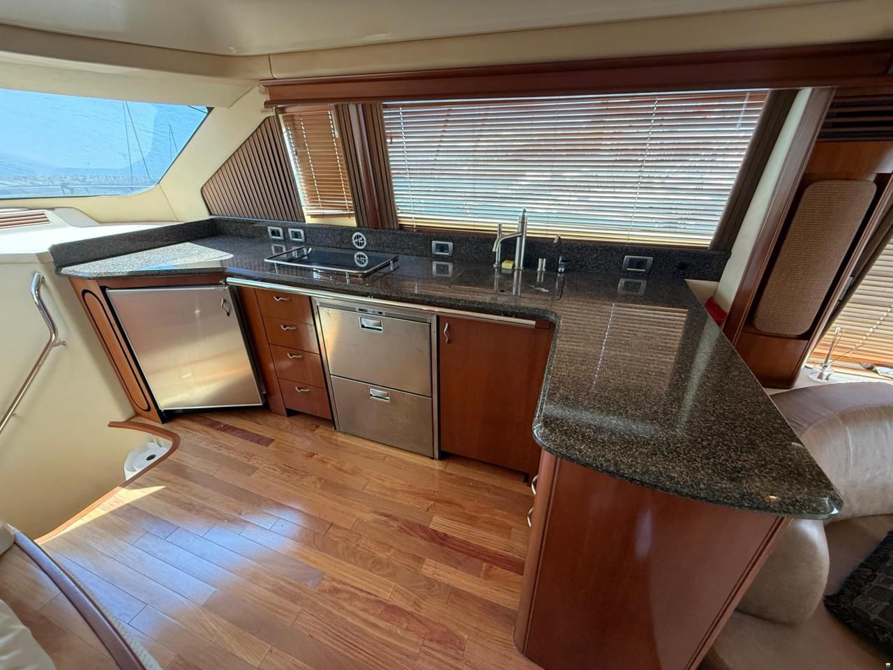 Sea Ray 58 Sedan Bridge