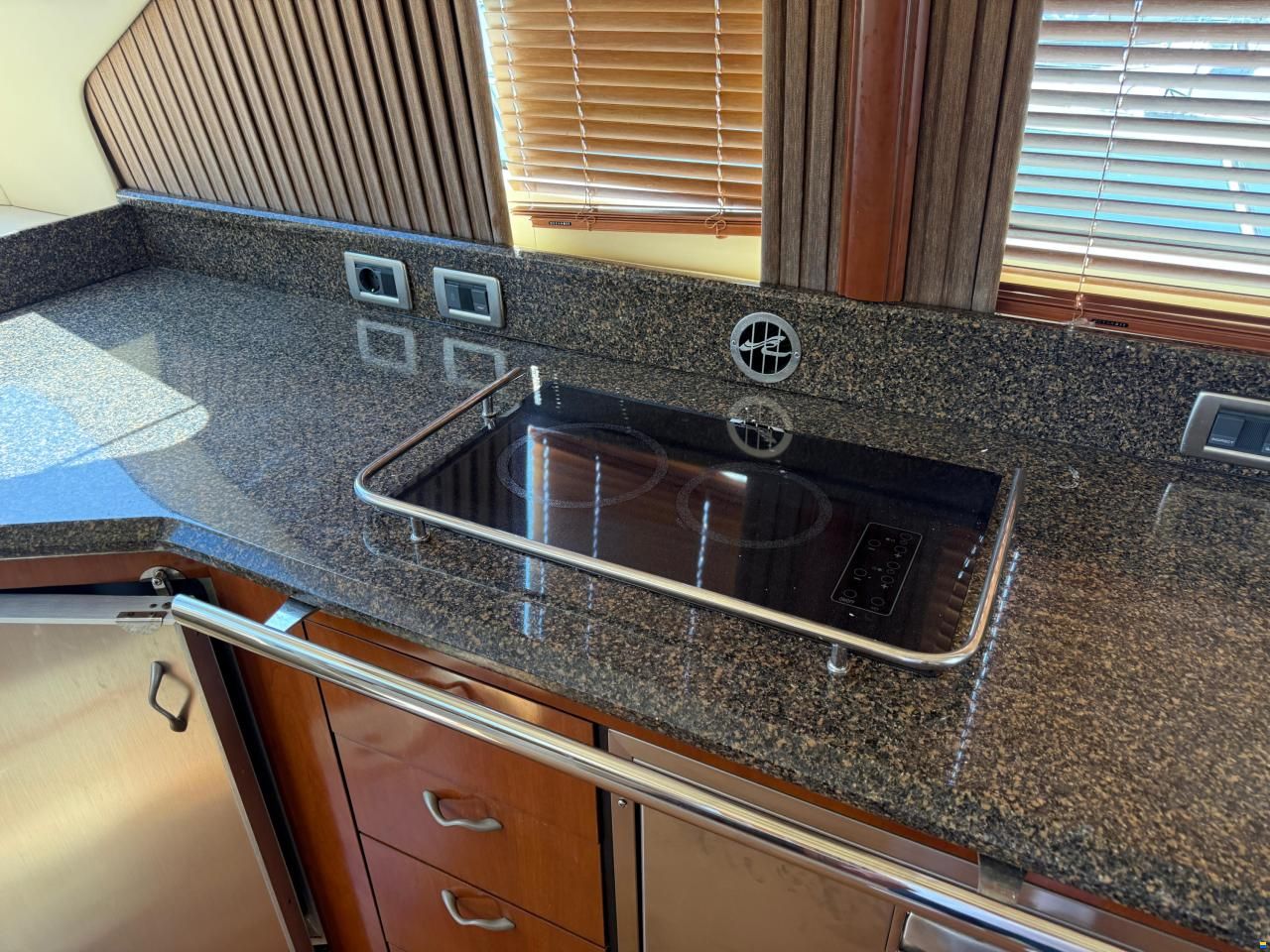 Sea Ray 58 Sedan Bridge