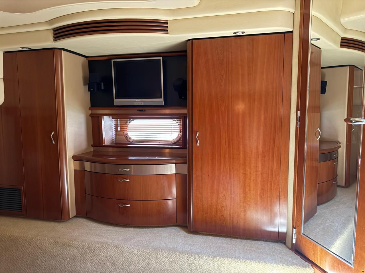 Sea Ray 58 Sedan Bridge
