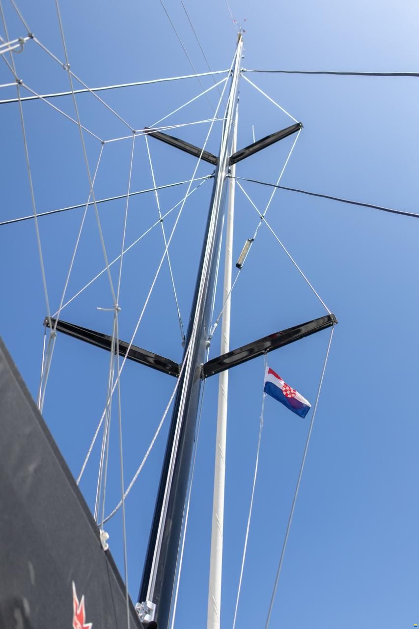 Lagoon 51