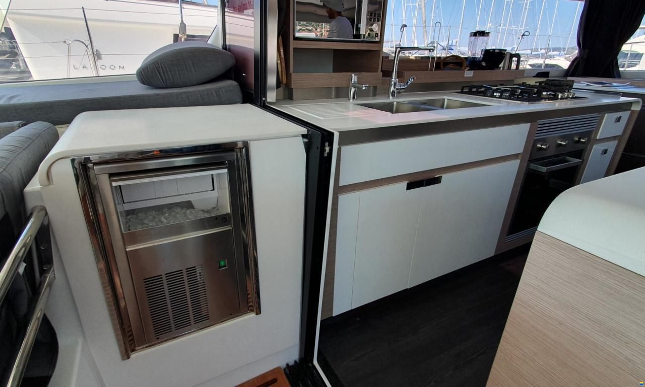 Fountaine Pajot Aura 51