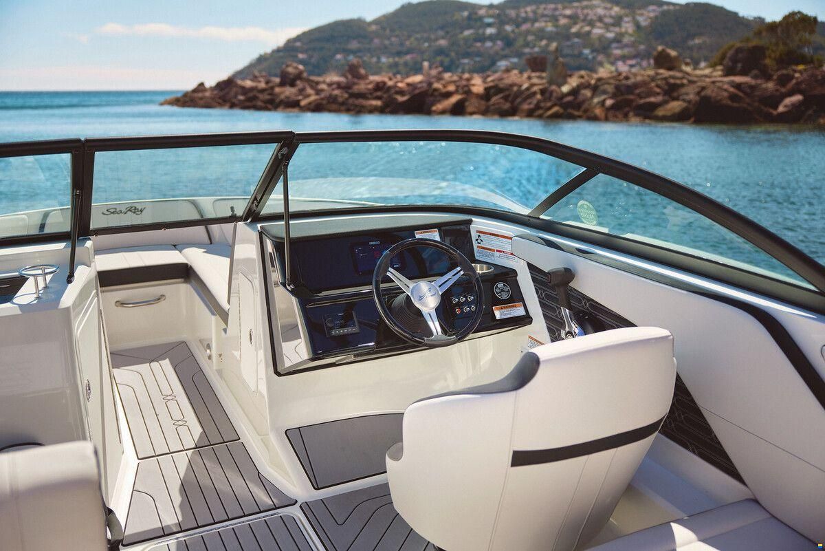 Sea Ray SPX 210 Outboard