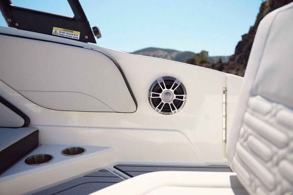 Sea Ray SPX 210 Outboard