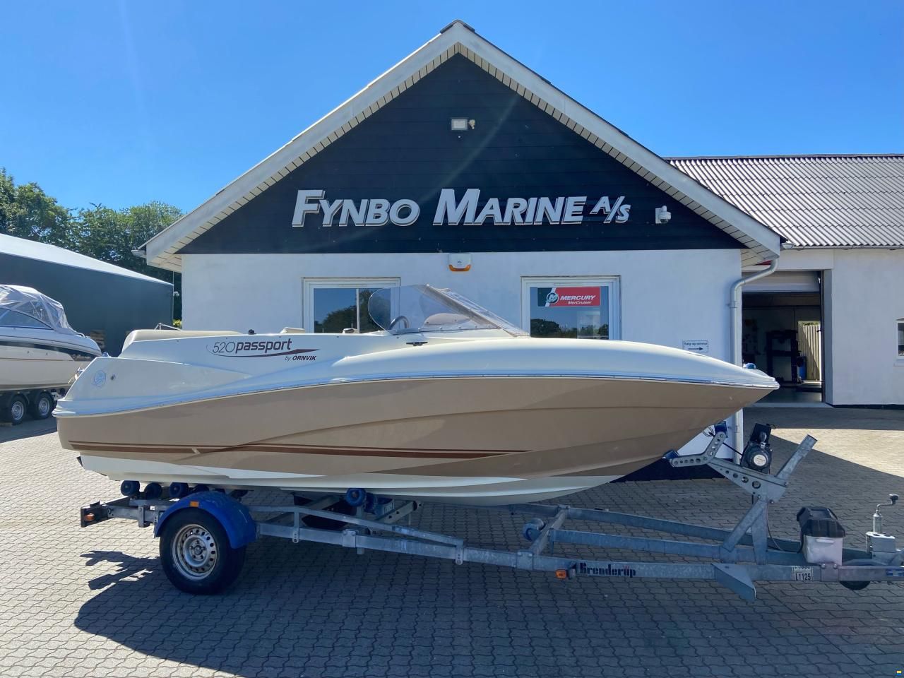 &Oslash;rnvik 520 Passport, 3.0 MerCruiser 135
