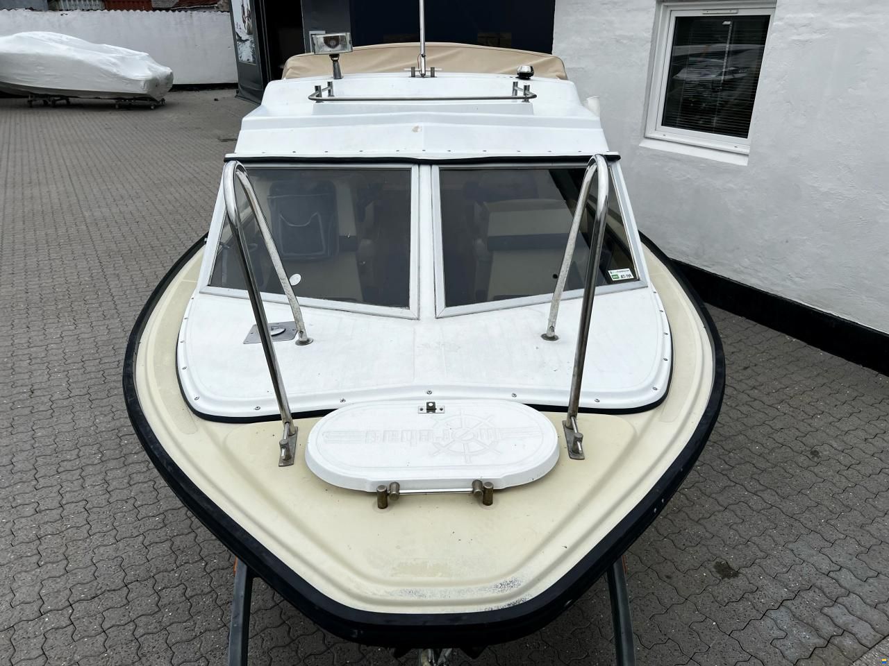 M&oslash;rebas 7000 med nyere Mercruiser 3,0L