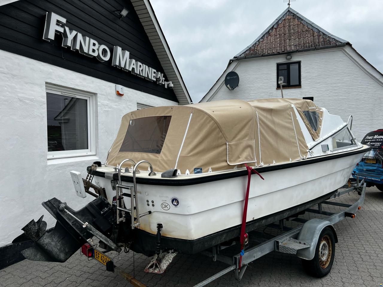 M&oslash;rebas 7000 med nyere Mercruiser 3,0L