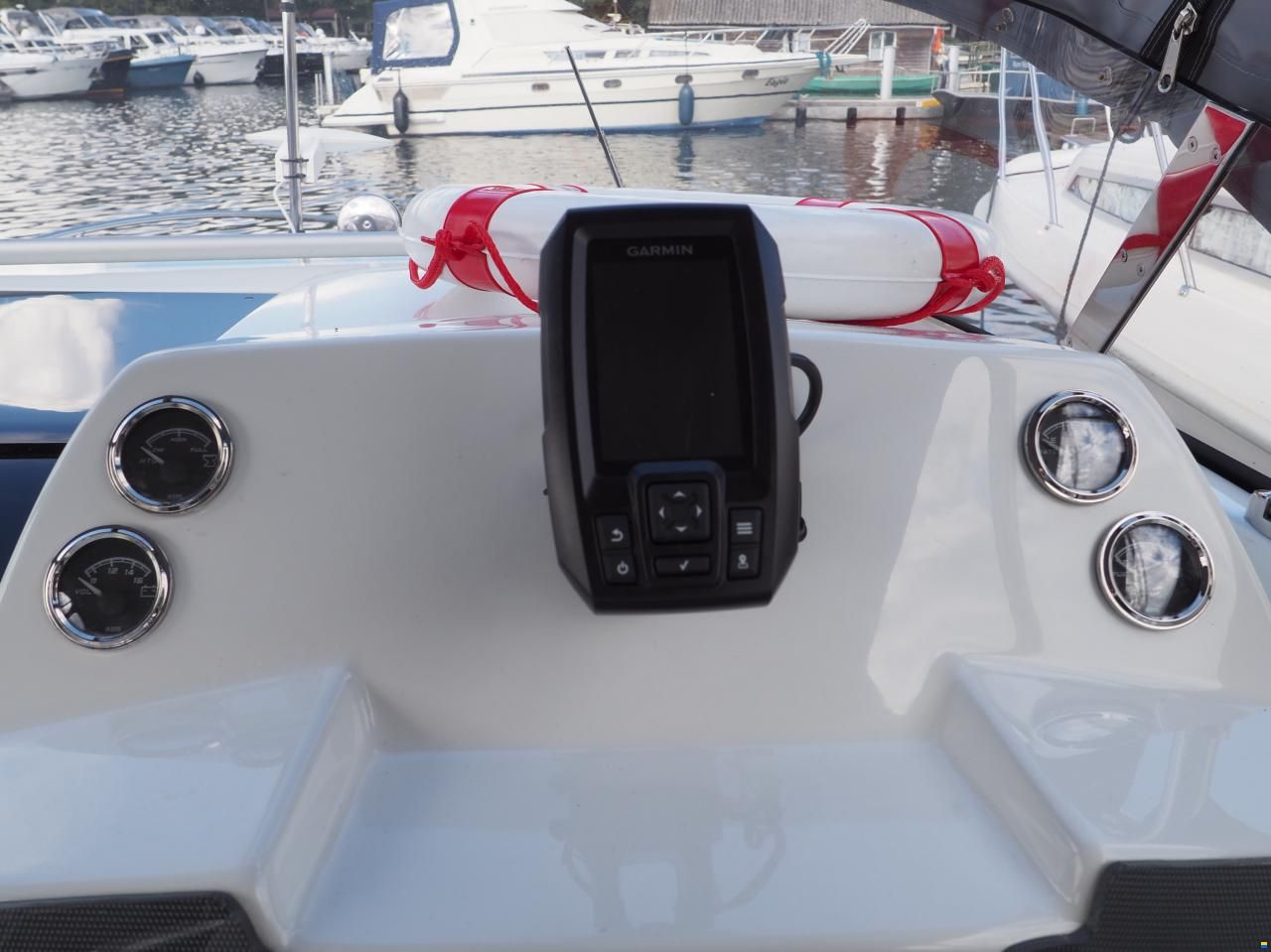Aqua Royal 680 Cabin