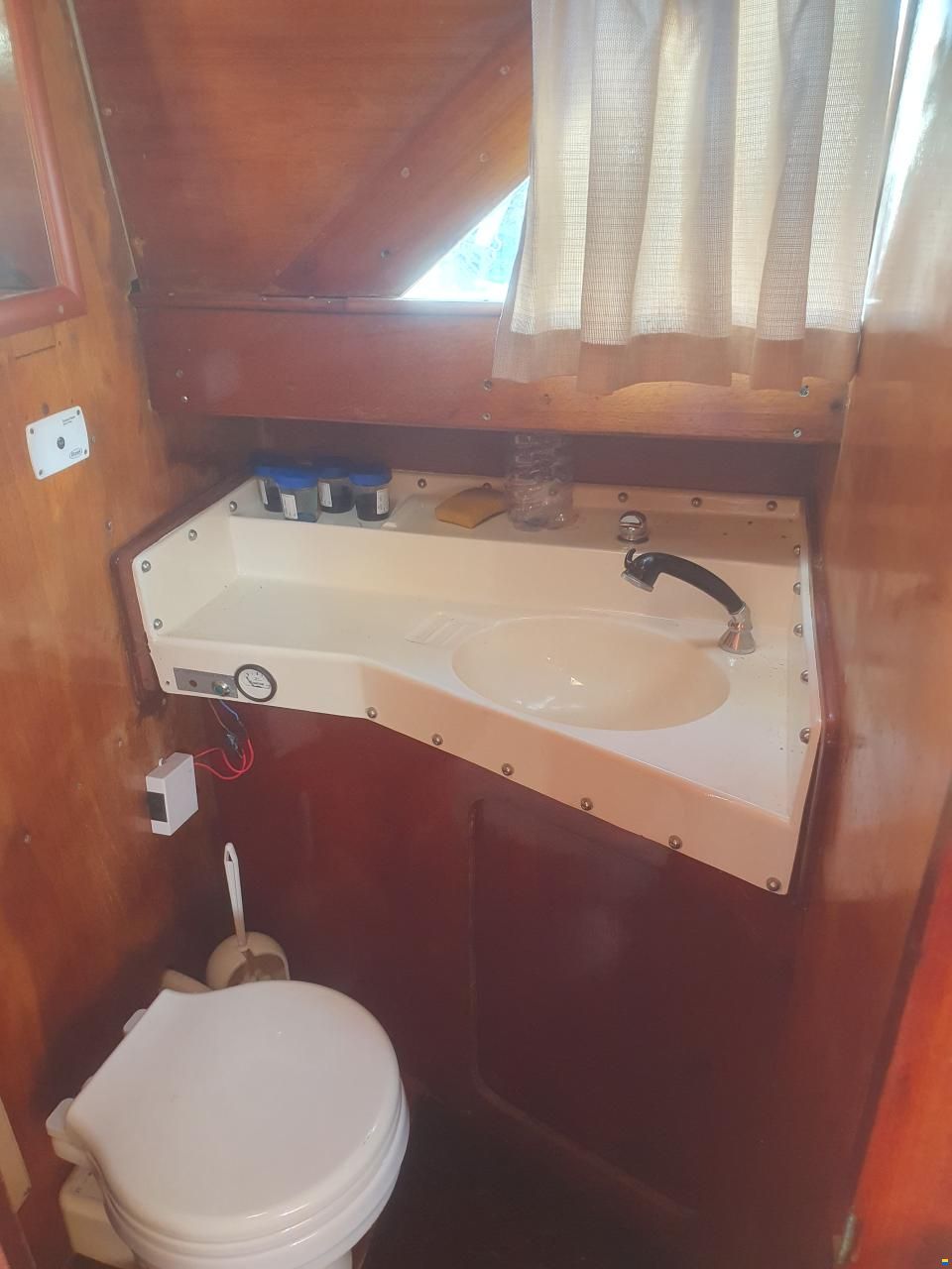 Chris Craft Commander 31