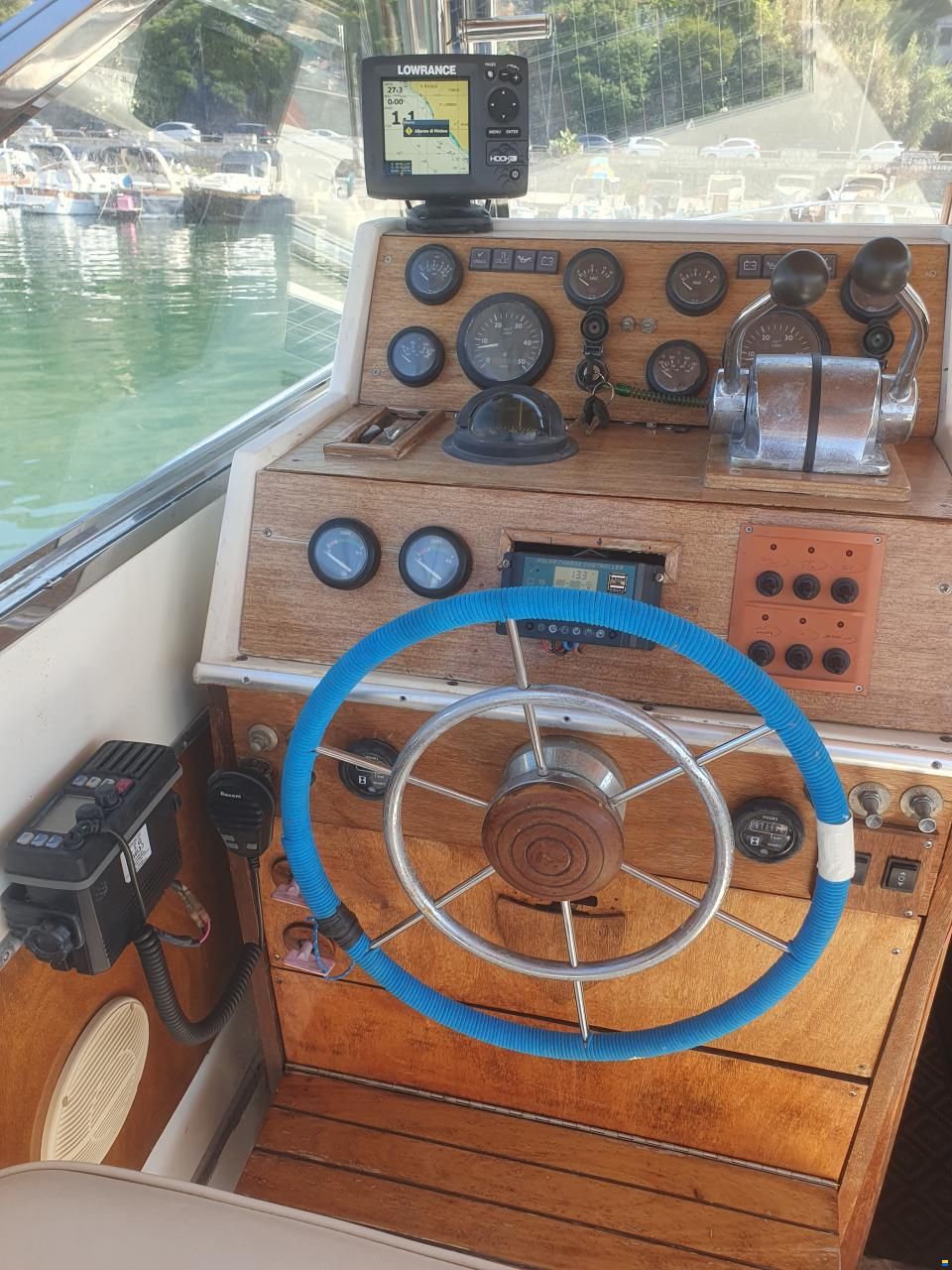 Chris Craft Commander 31