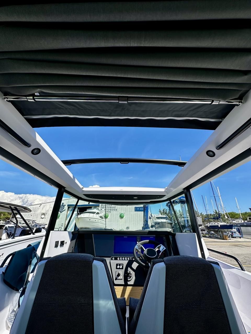 Axopar 29 XC Cross Cabin BRABUS 2026