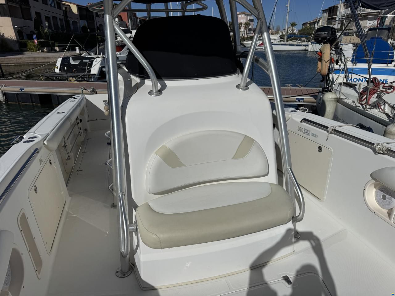 Boston Whaler 320 Outrage