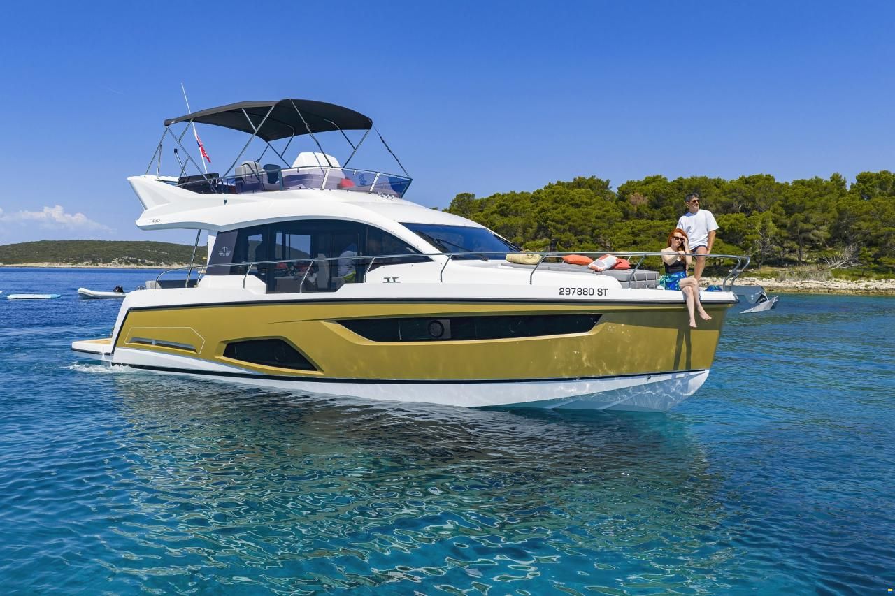 Sealine F430