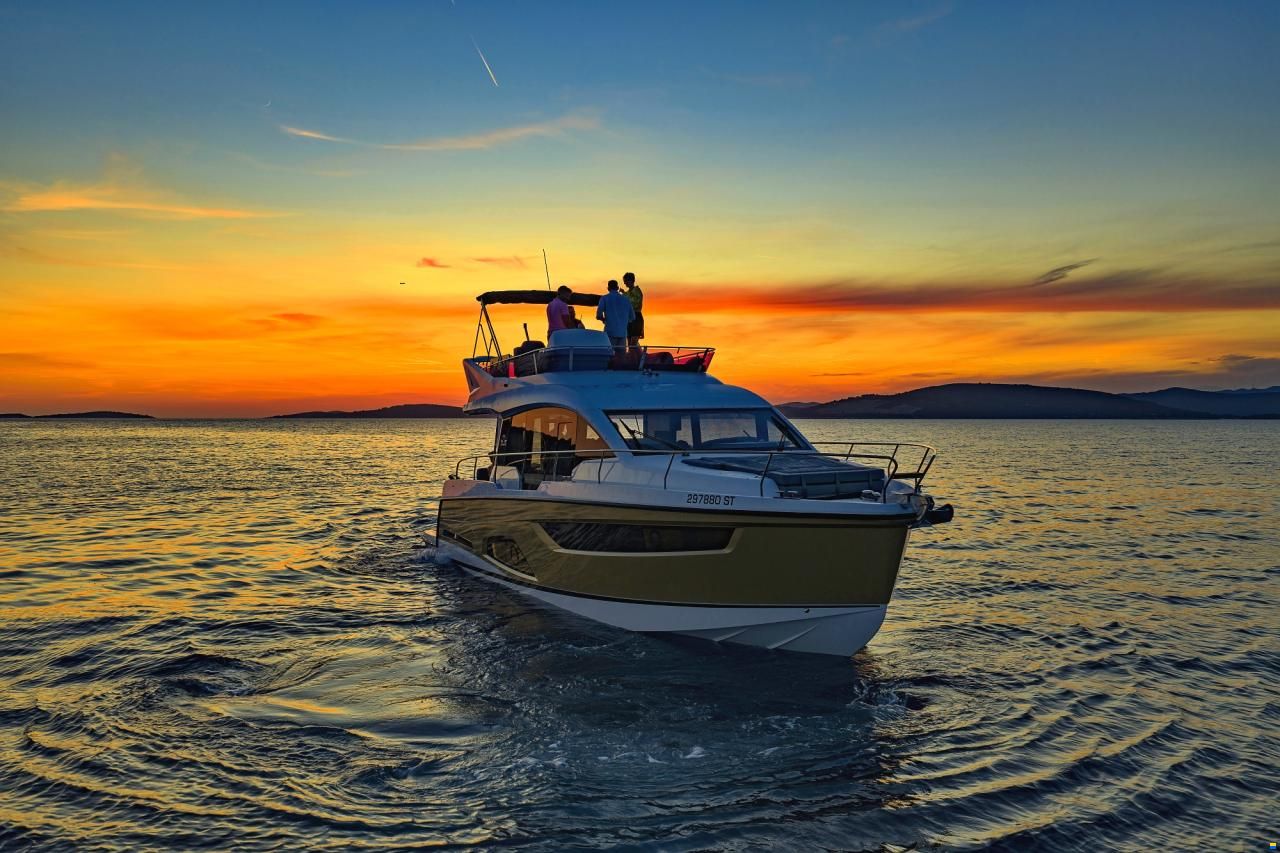 Sealine F430