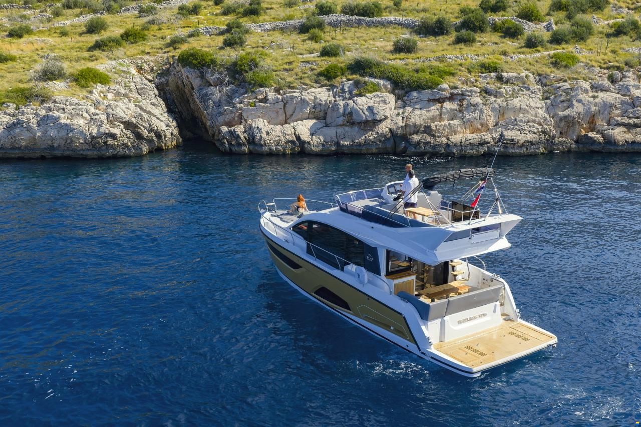 Sealine F430