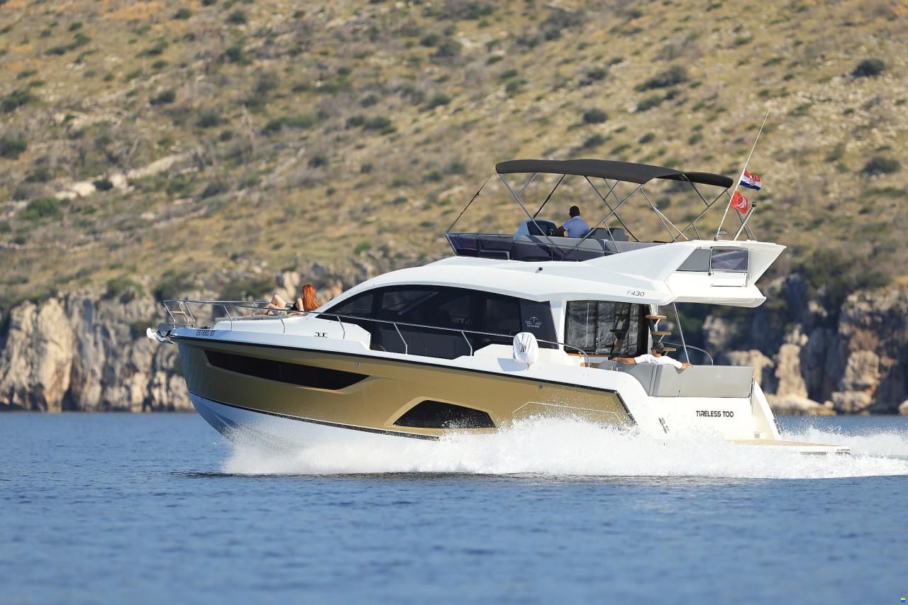 Sealine F430