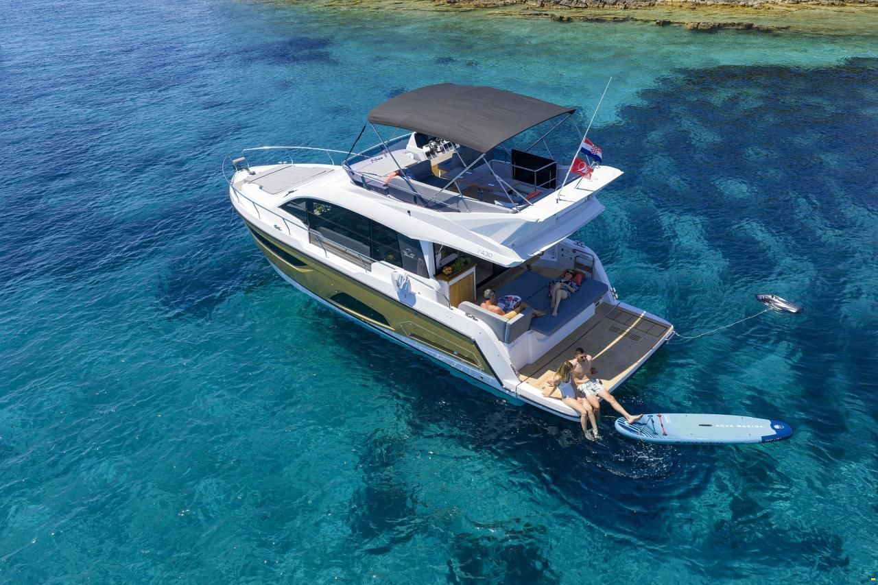Sealine F430