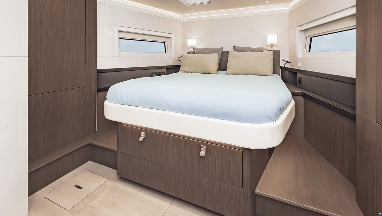 Beneteau Oceanis Yacht 62