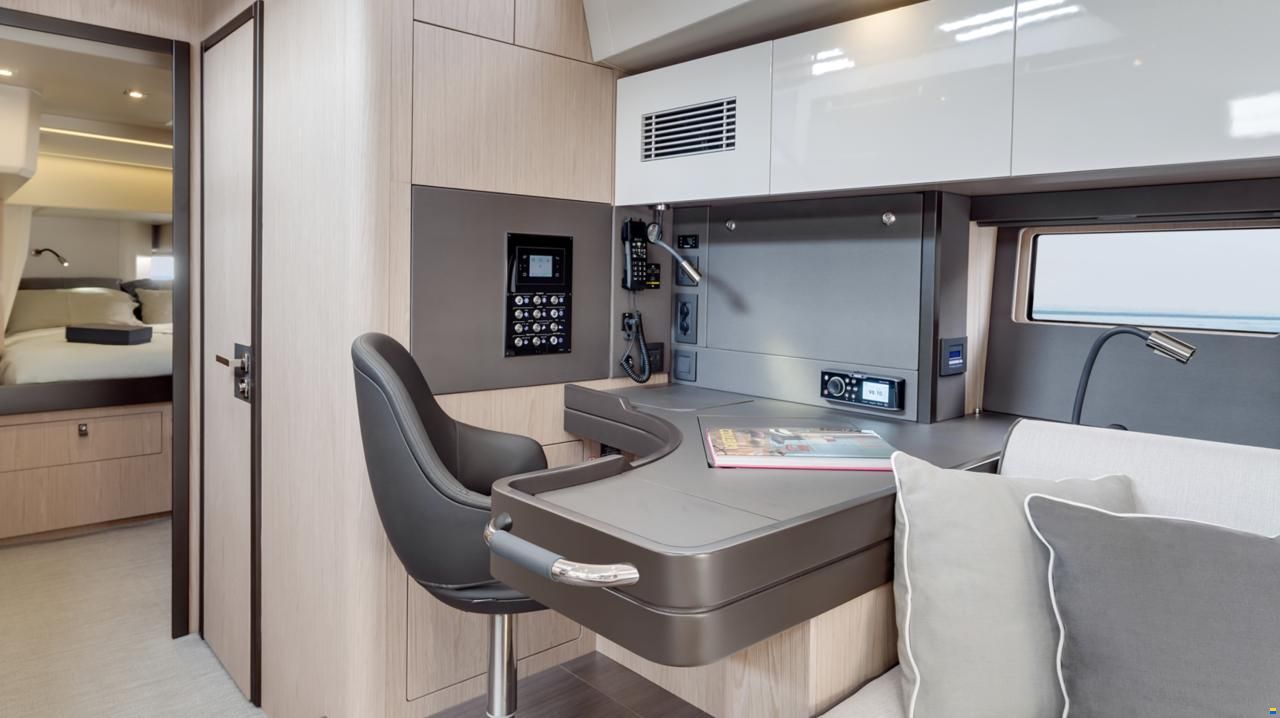 Beneteau Oceanis Yacht 62