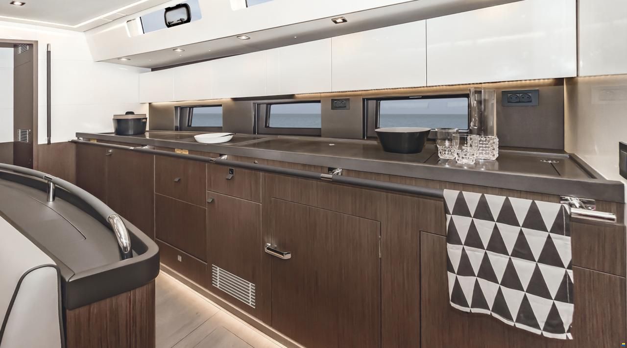 Beneteau Oceanis Yacht 62