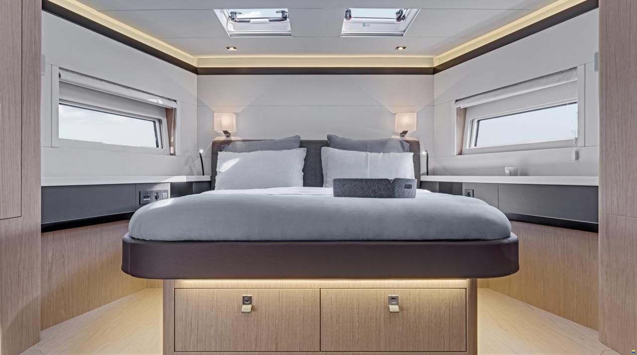 Beneteau Oceanis Yacht 62