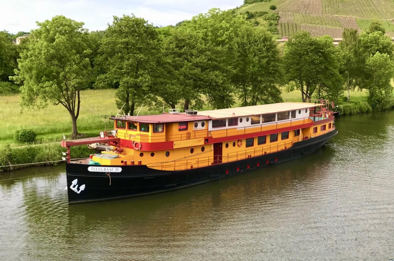 Fahrgastschiff