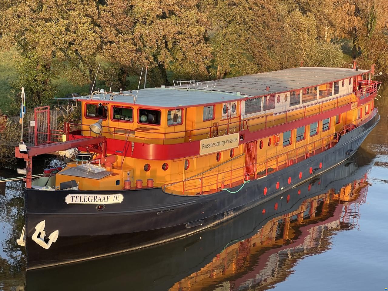 Fahrgastschiff