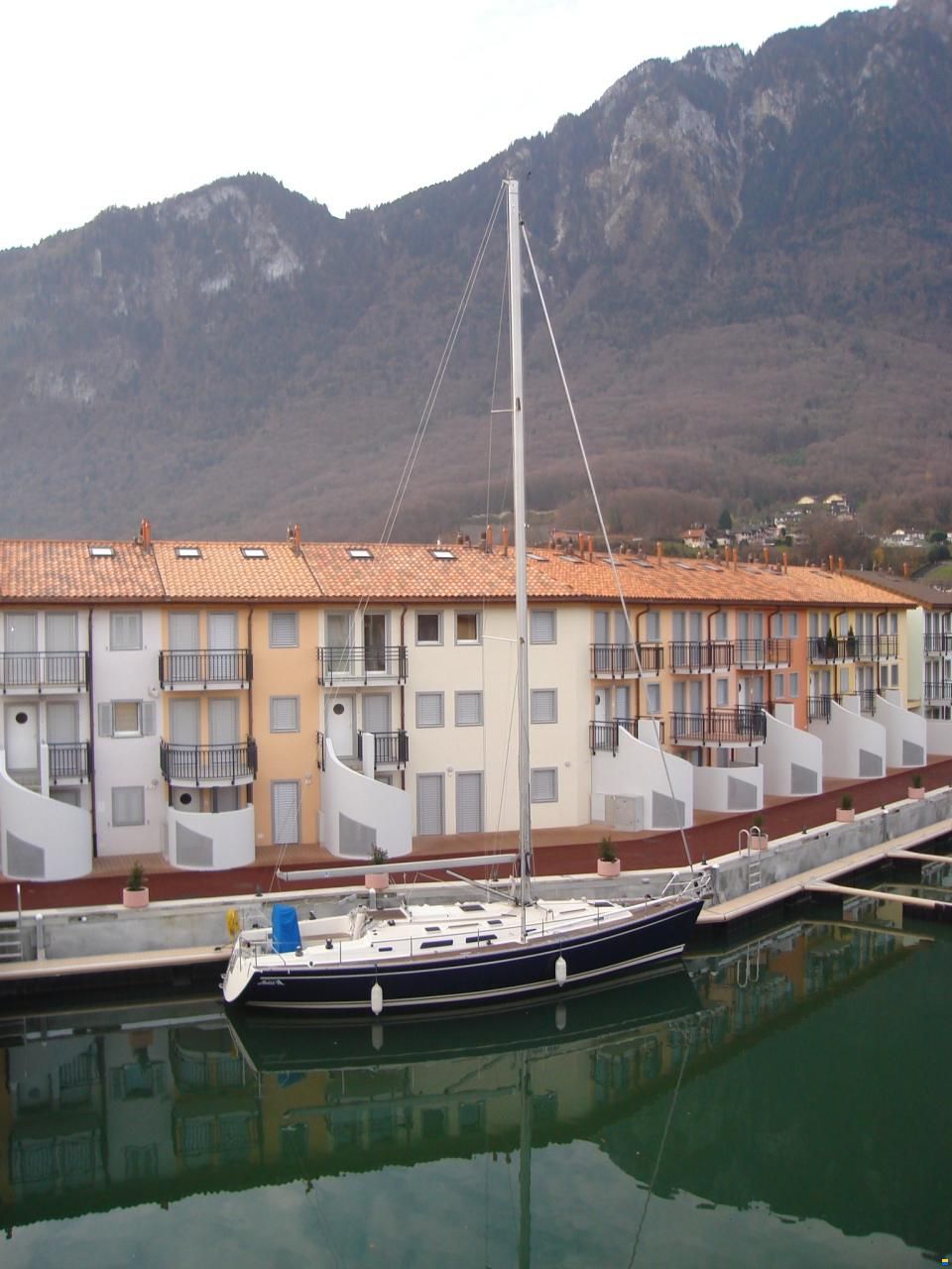 2 1/2 Zimmerwohnung mit Bootsplatz