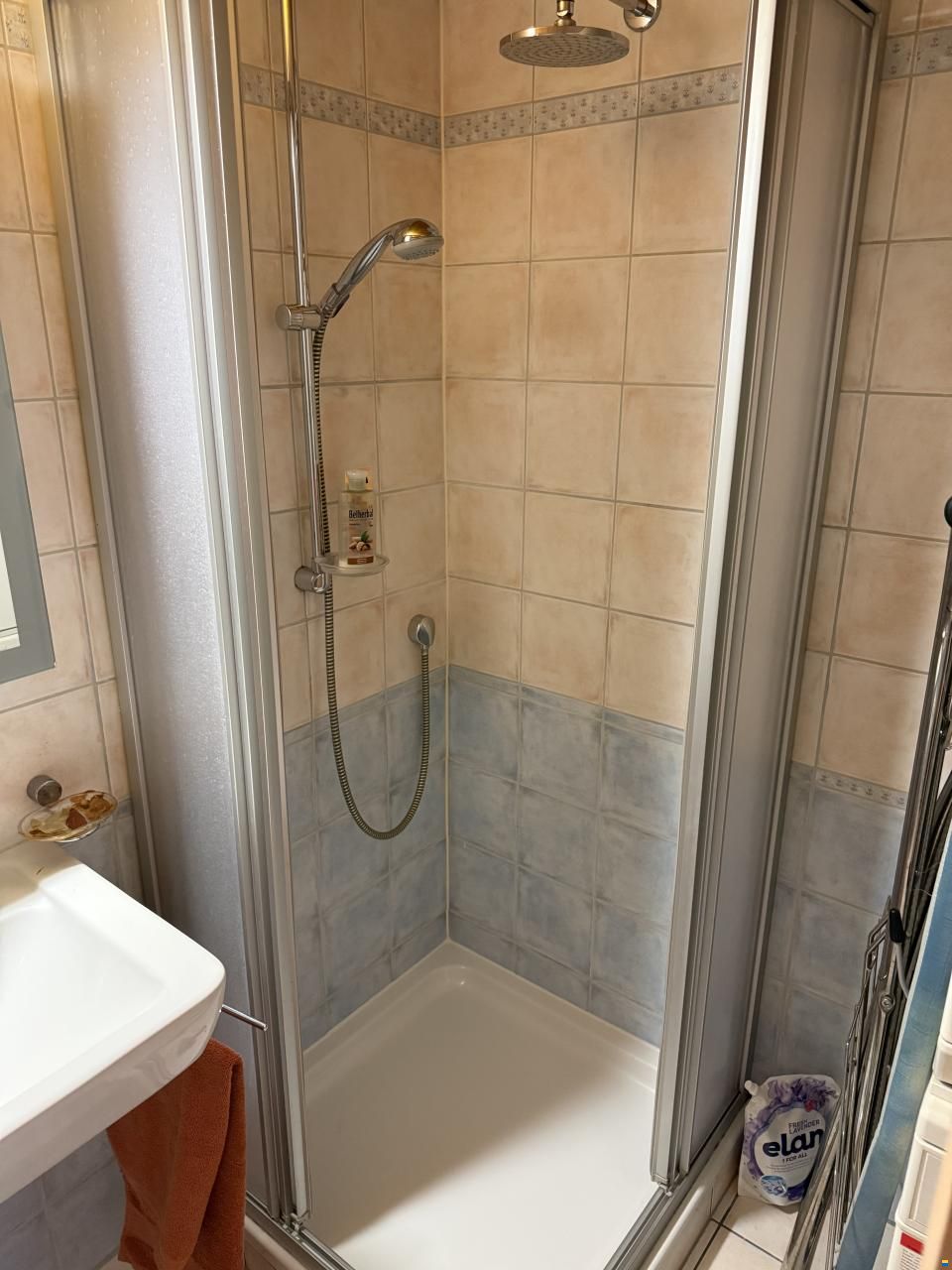 2 1/2 Zimmerwohnung mit Bootsplatz