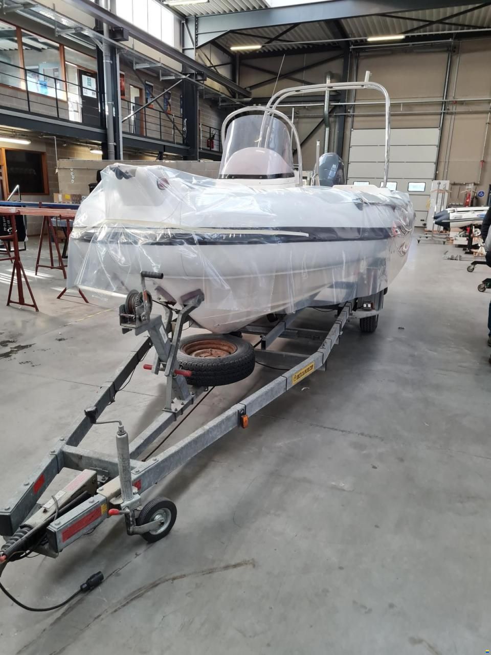Silver Marine Phoenix 610