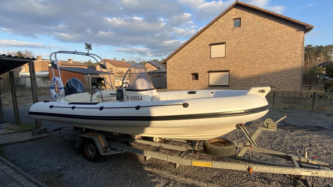 Silver Marine Phoenix 610