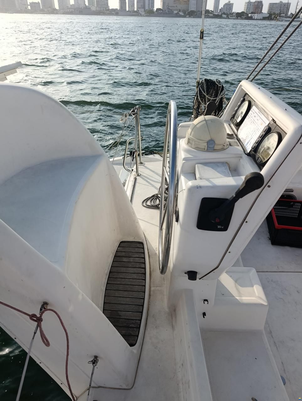 Catana 381