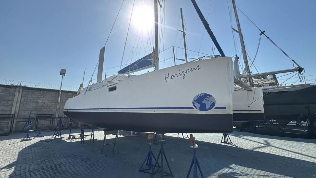Catana 381