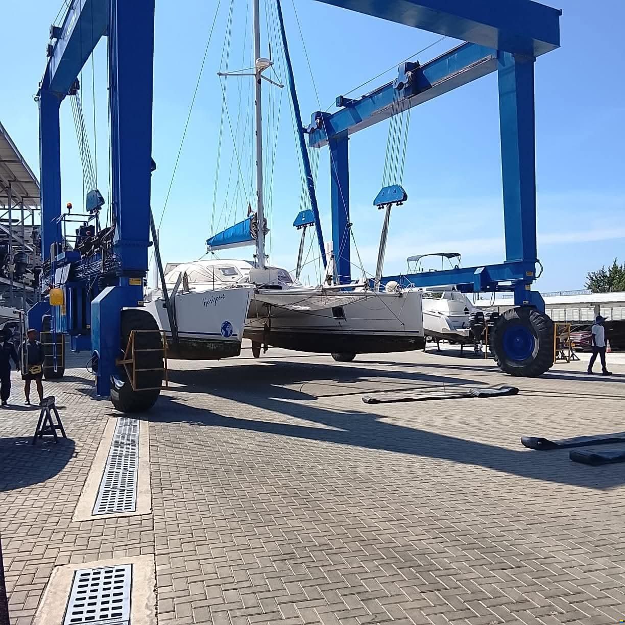 Catana 381