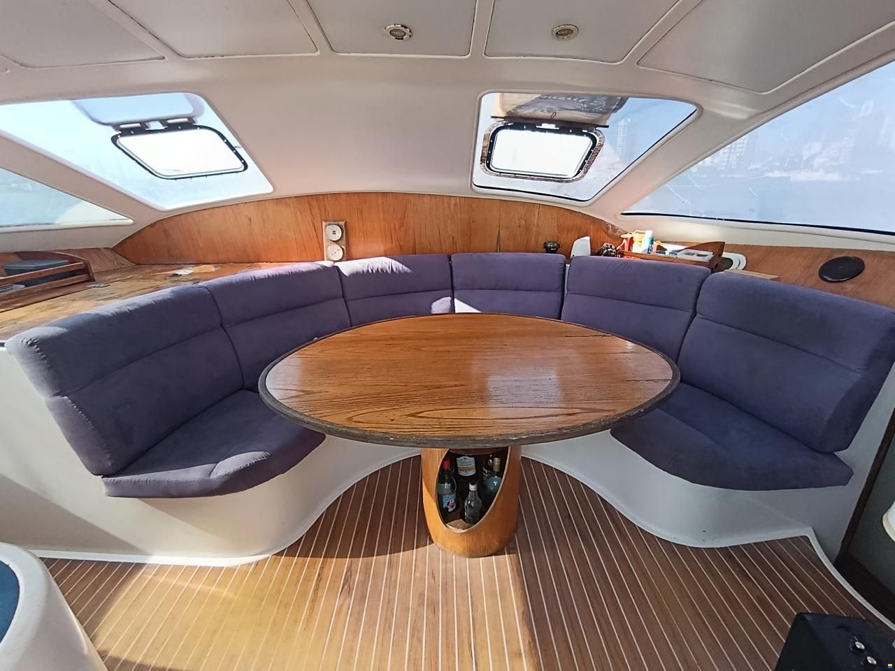Catana 381