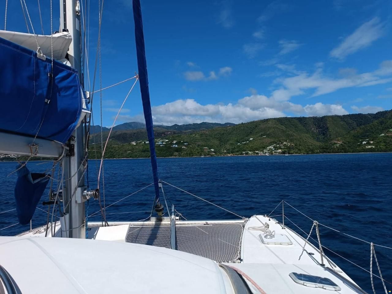 Catana 381