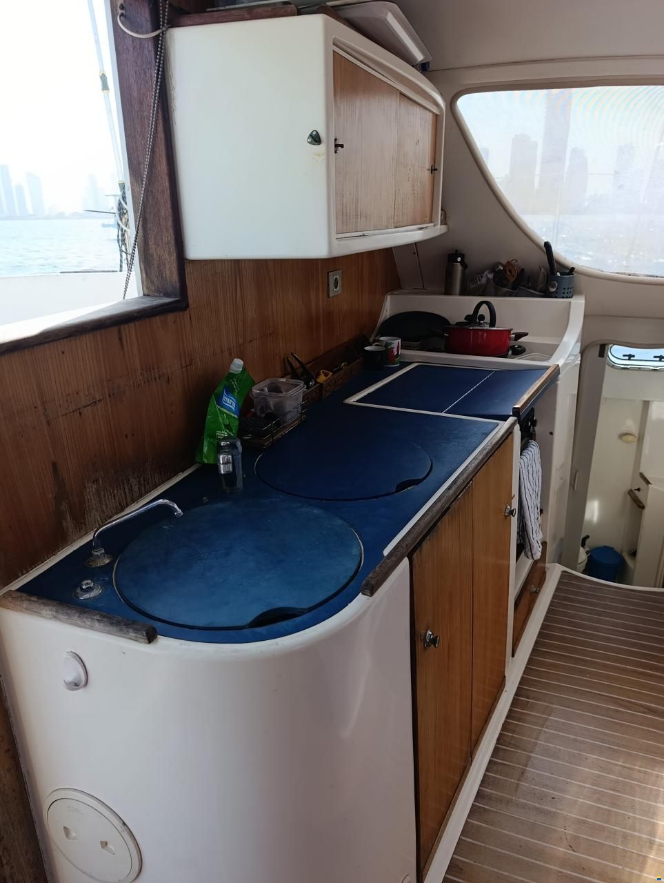 Catana 381