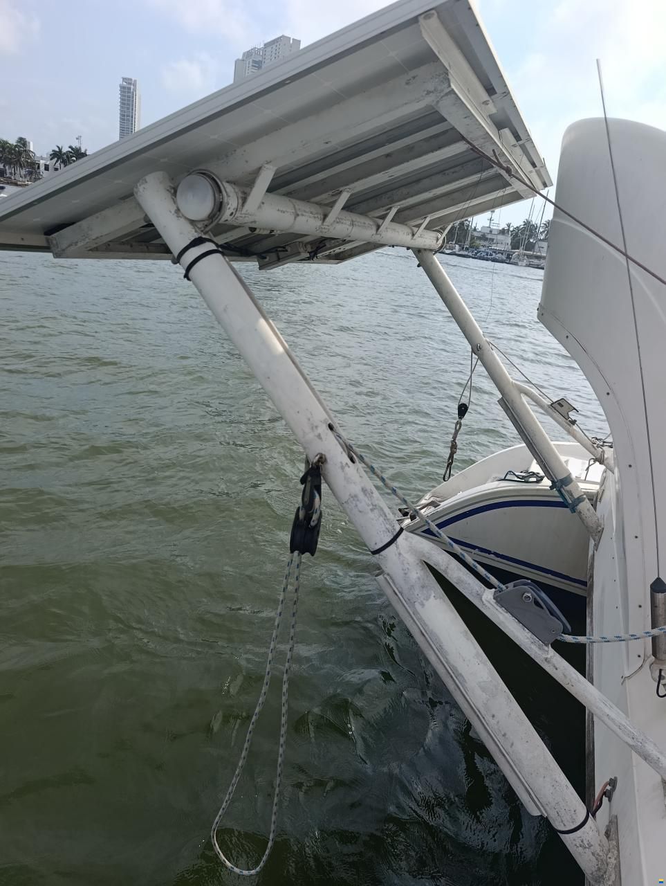 Catana 381