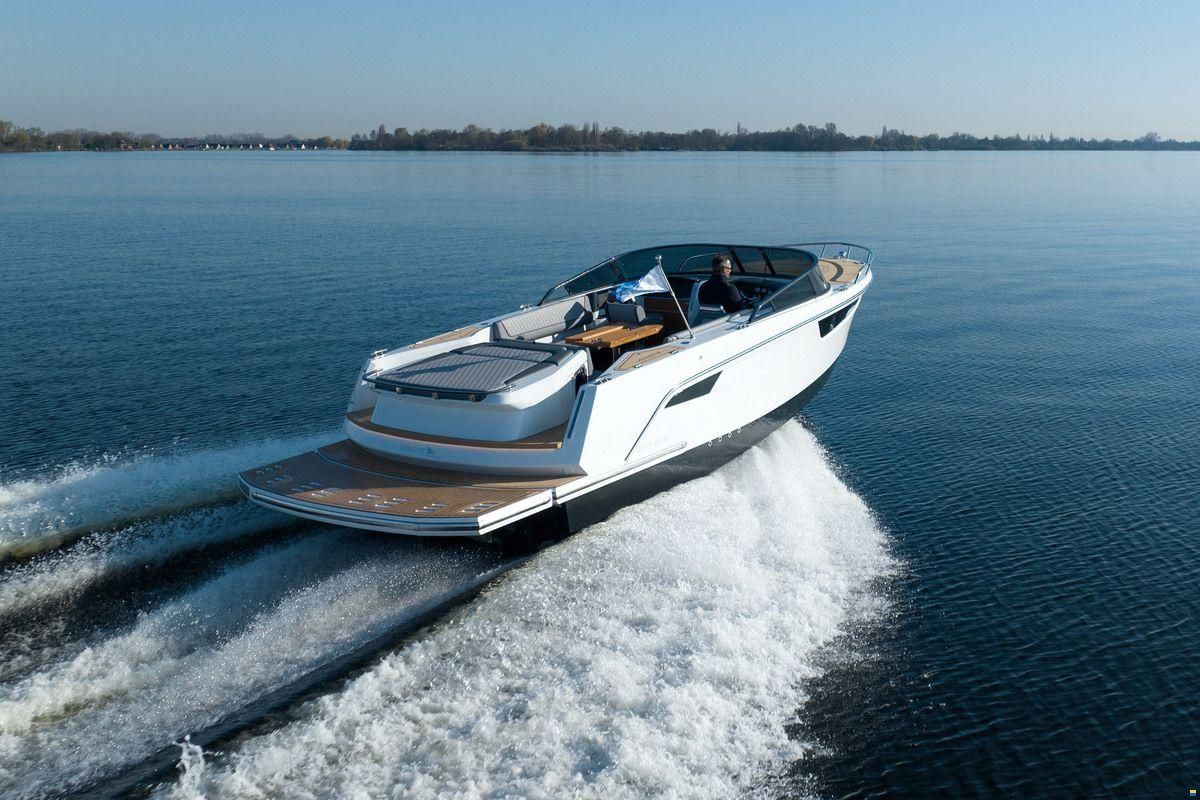 Alfastreet 28 Cabin