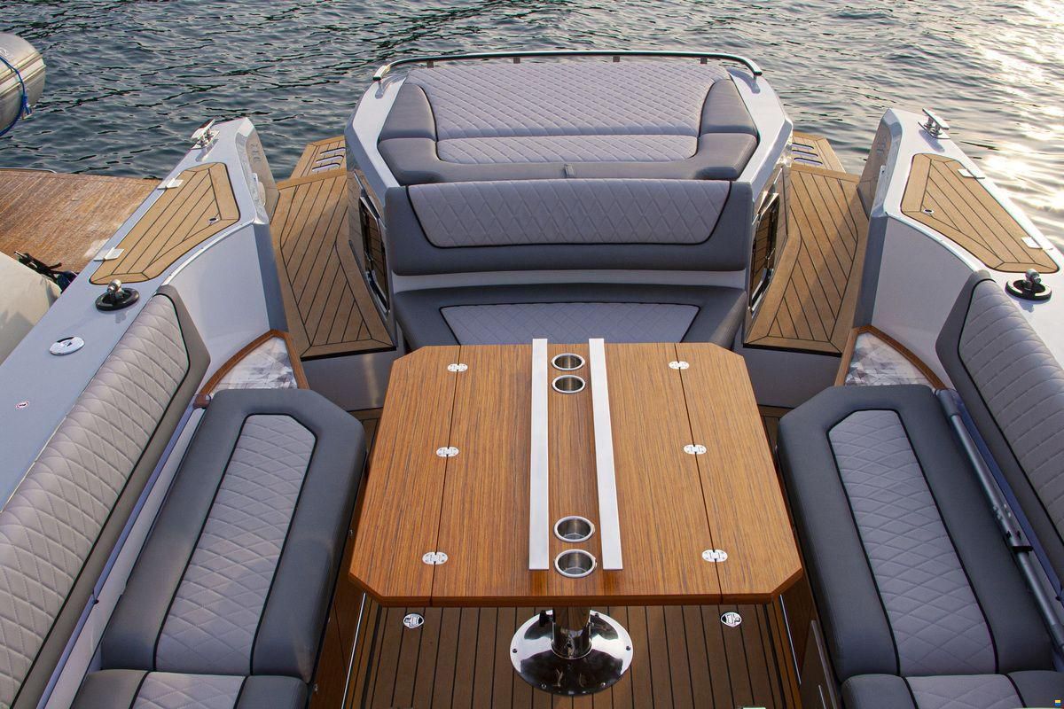 Alfastreet 28 Cabin