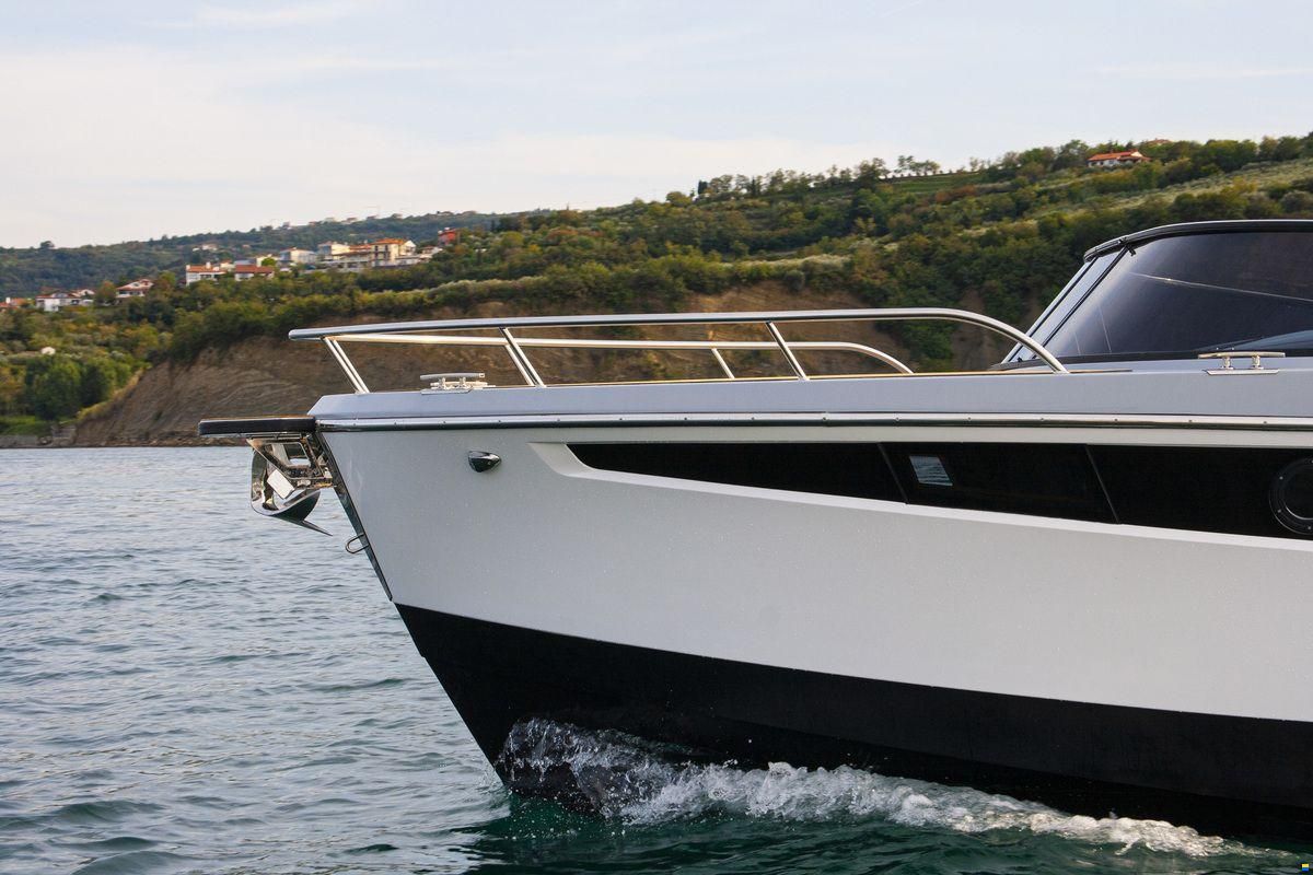 Alfastreet 28 Cabin