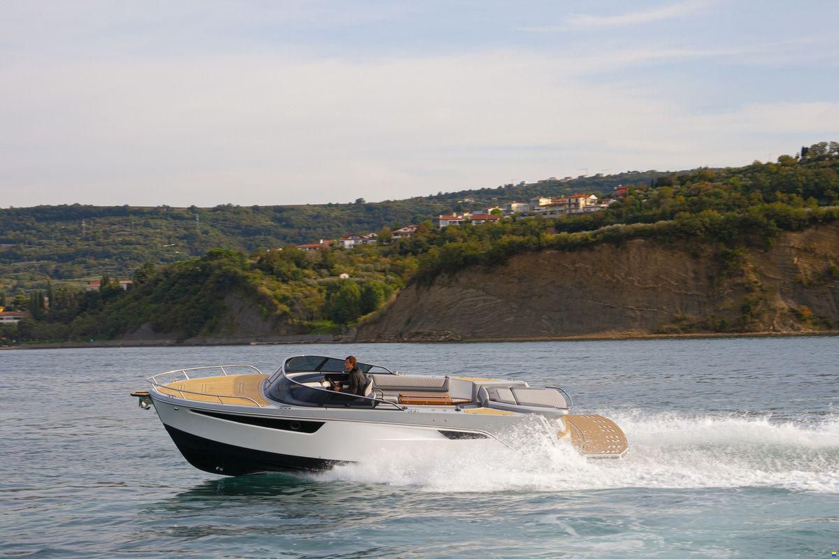 Alfastreet 28 Cabin