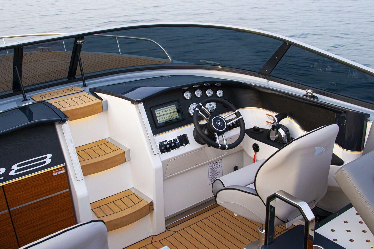 Alfastreet 28 Cabin
