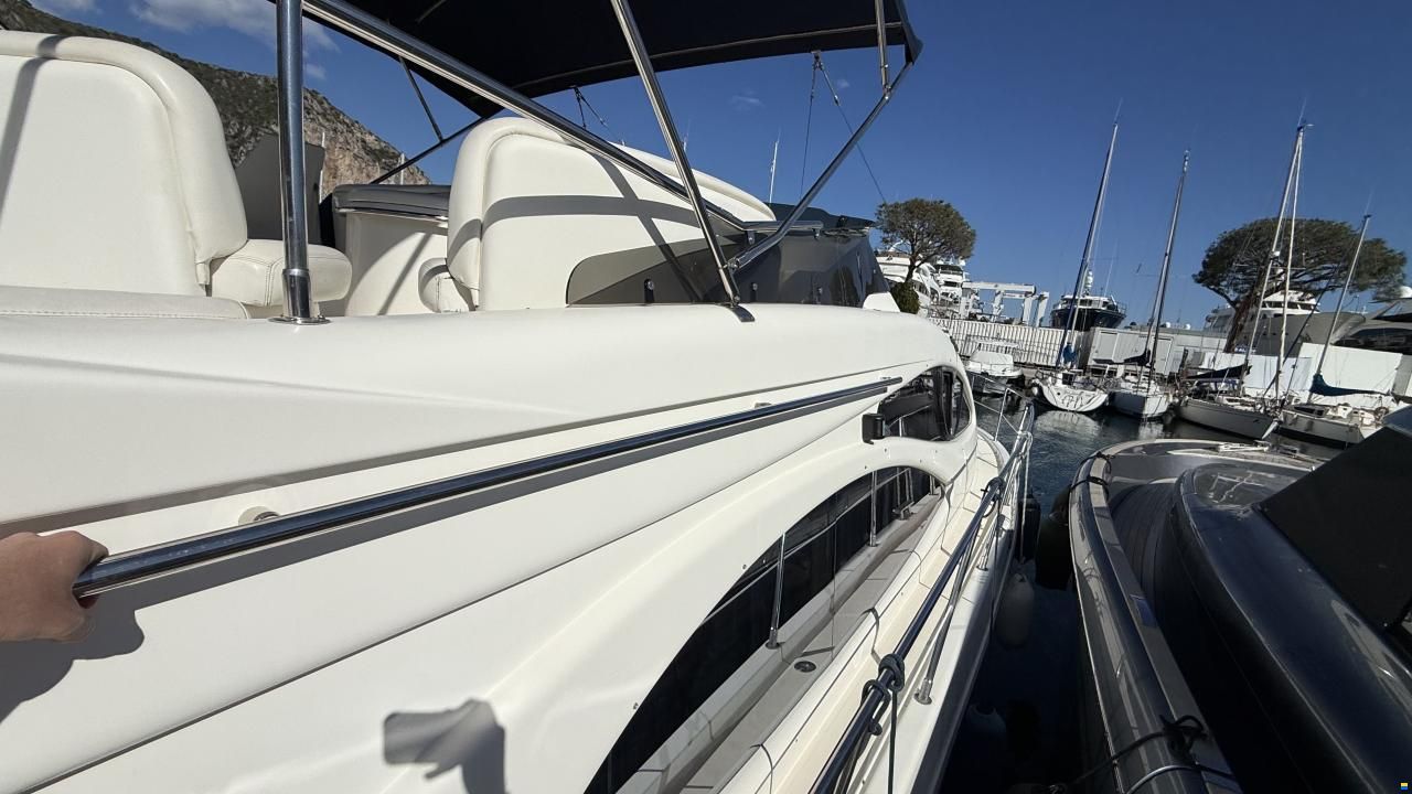 Azimut 46