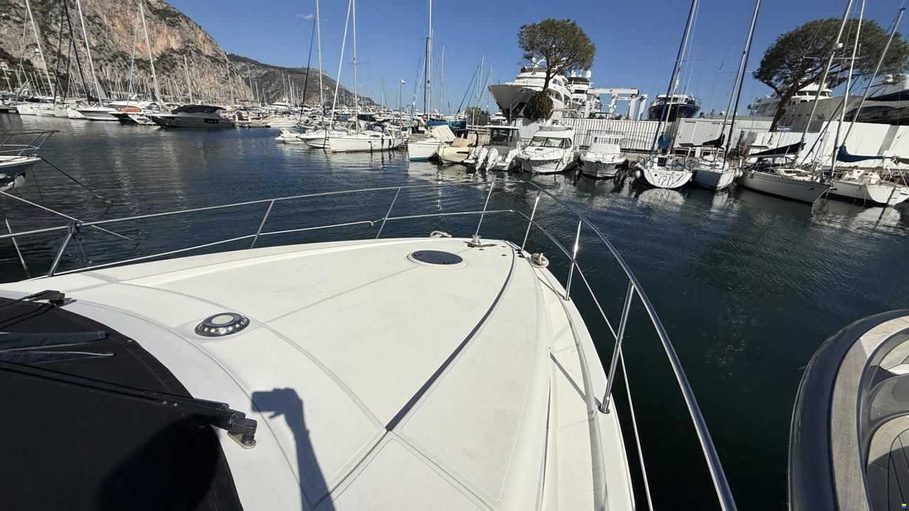 Azimut 46