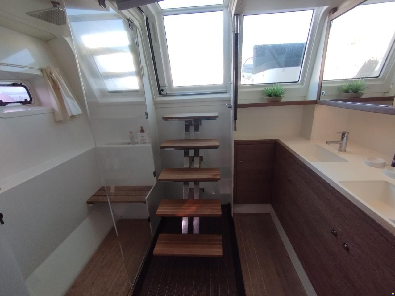 Lagoon 620