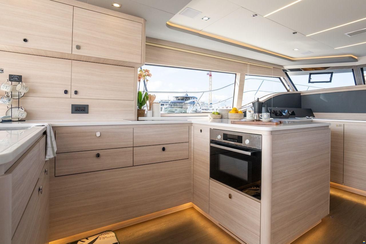 AQUILA 46 YACHT